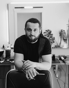 Profesjonalny barber poznań Black Wing Bohdan Kmet